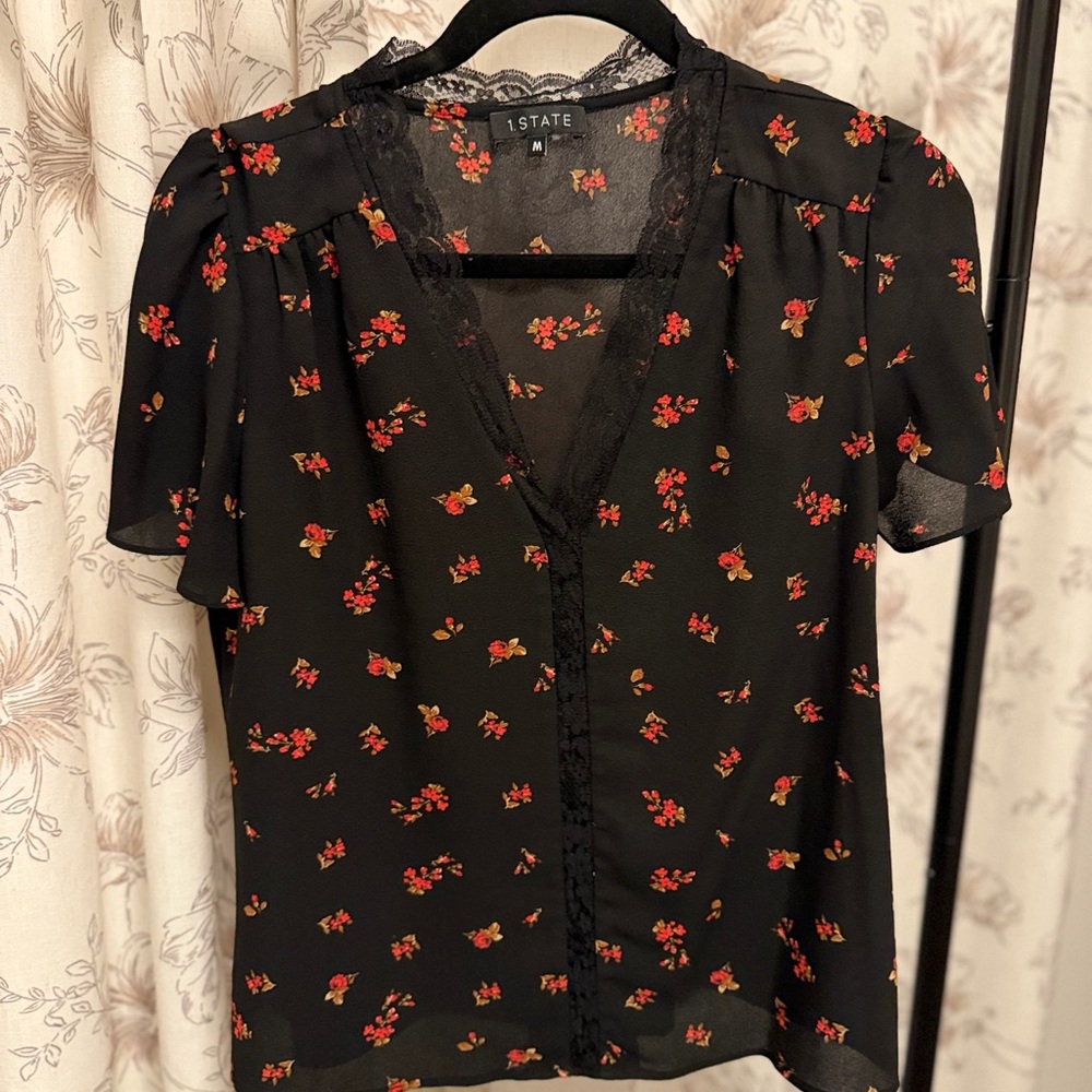 1.STATE Black Floral Lace Trim V-Neck Blouse